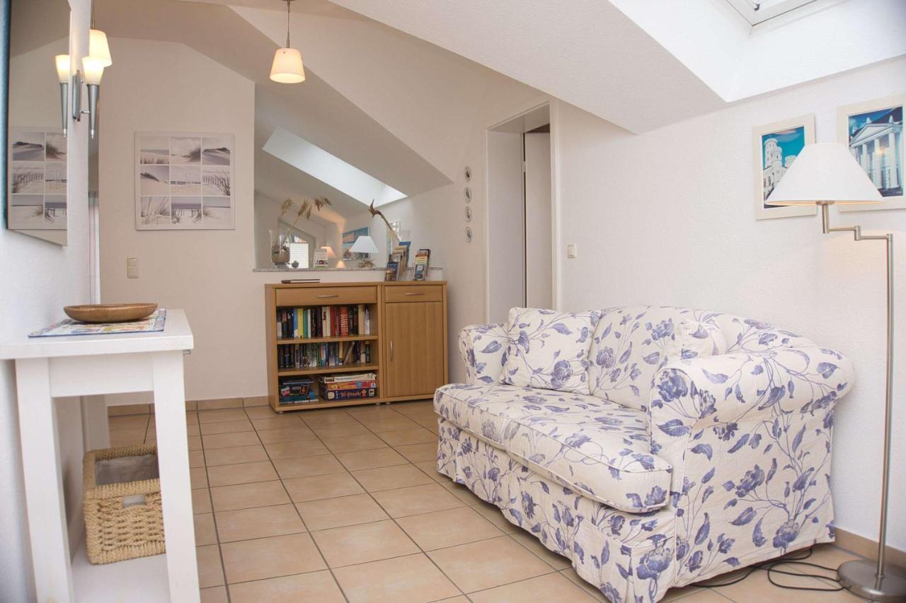 Dünenhaus Ferienwohnung mit Balkon und Meerblick Goehren  Exterior foto