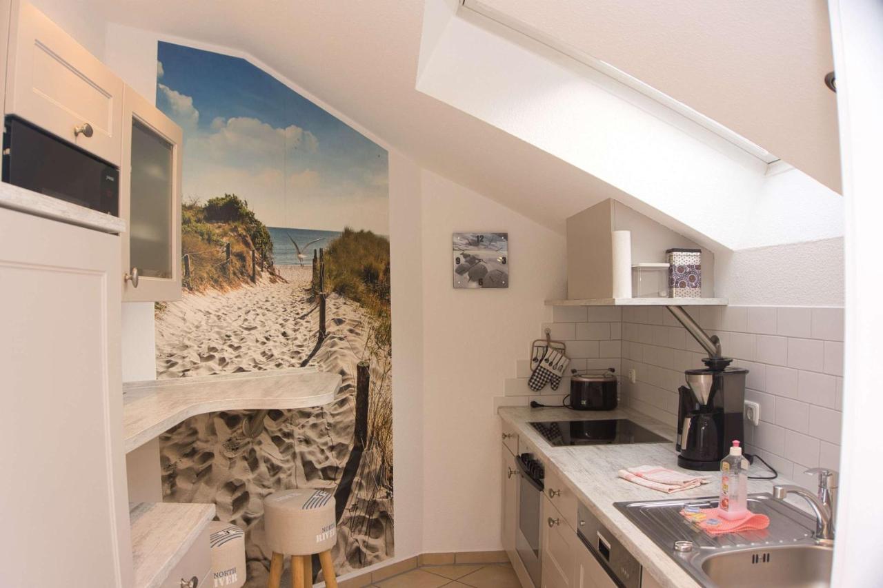 Dünenhaus Ferienwohnung mit Balkon und Meerblick Goehren  Exterior foto