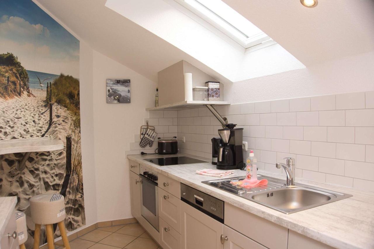 Dünenhaus Ferienwohnung mit Balkon und Meerblick Goehren  Exterior foto